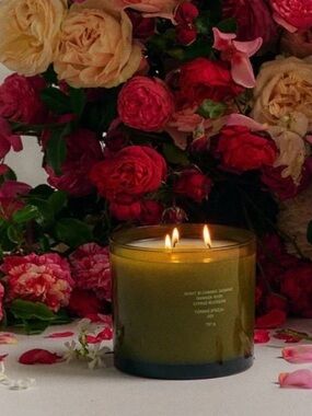 NIB Flamingo Estate - Jasmine Damask Rose Candle XL Candle 26 oz